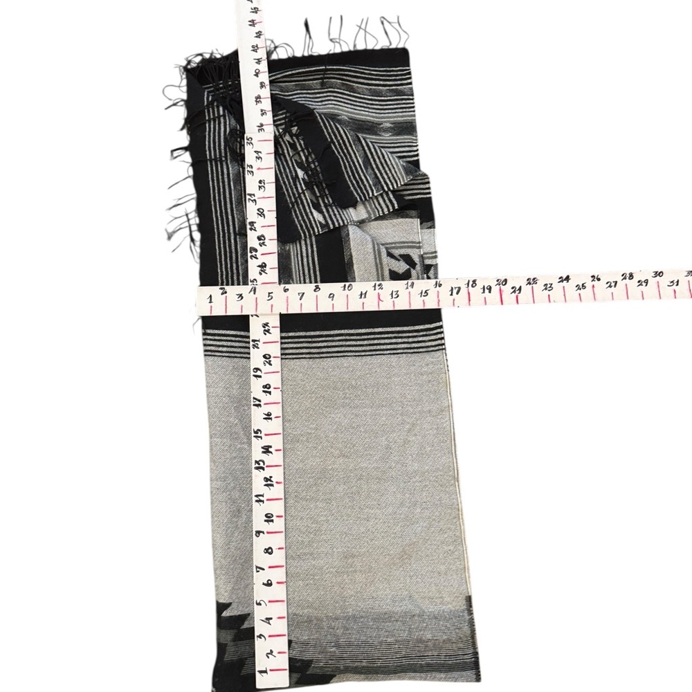 Elegant Gray and Black Patterned Throw /oversized… - image 4